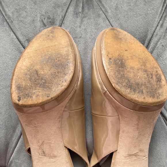 Nine West 7 1/2 Tan Faux Patent Leather Heels - Picture 6 of 14